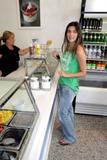 th_02363_celeb-city.org-The_Elder-Brittny_Gastineau_2009-05-26_-_stopping_to_buy_some_yogurt_in_Beverly_Hills_1285_122_129lo.jpg