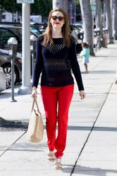 http://img194.imagevenue.com/loc188/th_932164724_emmy_rossum_out_about_beverly_hills_april5_2012_2_122_188lo.jpg