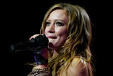 http://img194.imagevenue.com/loc358/th_57768_celeb-city.org-Hilary_Duff-performs_on_stage_in_sydney_7117_122_358lo.jpg