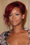 th_56805_RihannasignscopiesofRihannaRihannainNYC27.10.2010_126_122_41lo.jpg