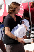 http://img194.imagevenue.com/loc564/th_762386753_Jared_with_family_Vancouver_Food_Truck22_122_564lo.jpg