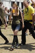 http://img194.imagevenue.com/loc15/th_75729_Emma_Glastonbury2_062510_004_122_15lo.jpg