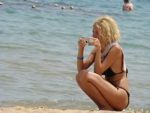 Spying-2-Sexy-Beach-Girls-Taking-Each-Other-Pics-i1ltpsbyxe.jpg