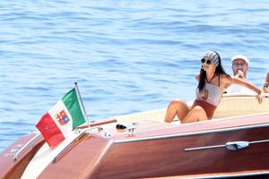 Emily-Ratajkowski-Wearing-Swimsuits-on-a-Boat-in-Positano%2C-Italy-6_23_17-s6d45moxuh.jpg