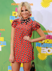 http://img194.imagevenue.com/loc423/th_833010491_Pixie_Lott6_122_423lo.jpg