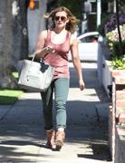 http://img194.imagevenue.com/loc538/th_566857769_Hilary_Duff_leaving_hair_salon7_122_538lo.jpg